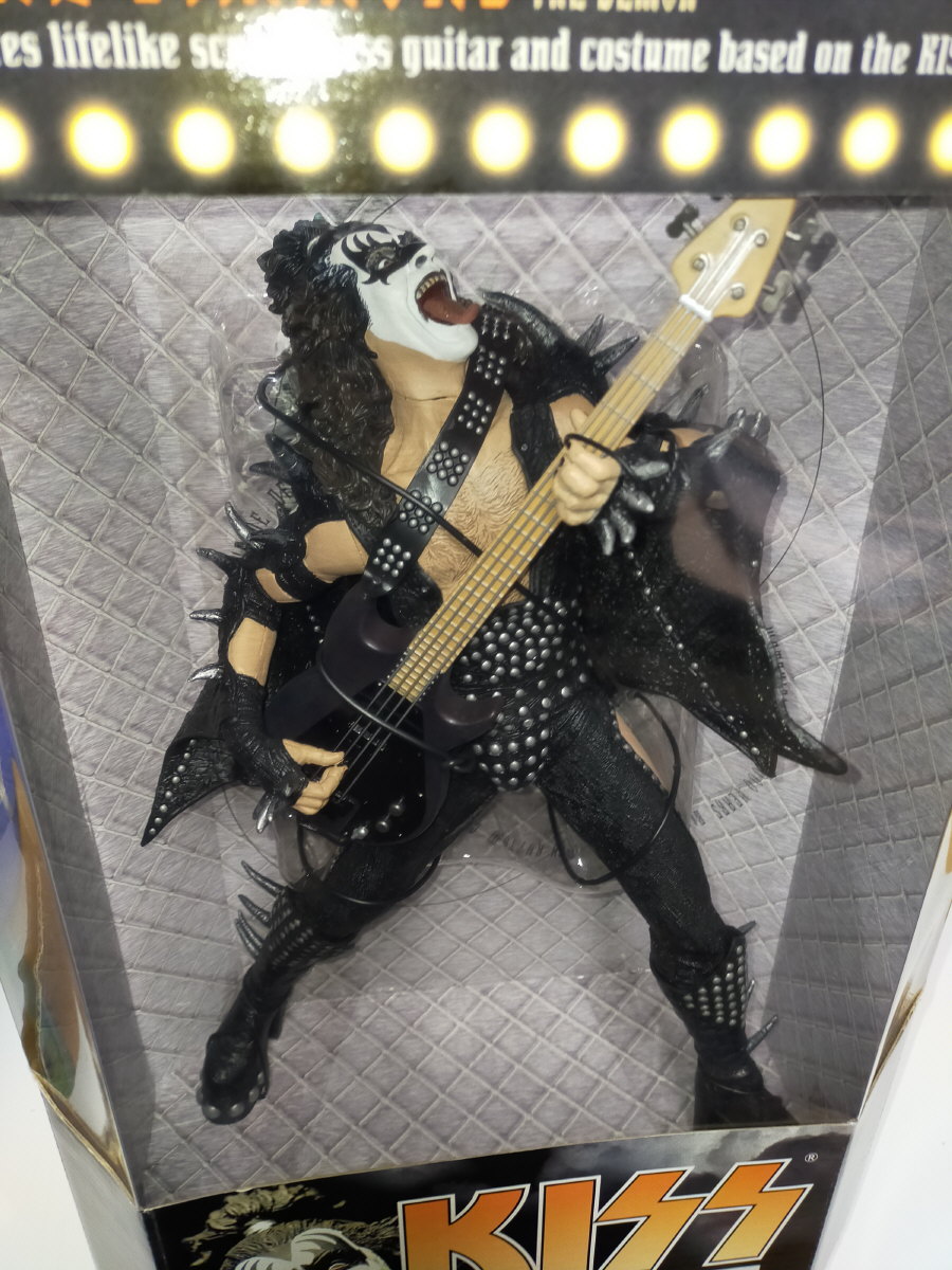 KISS Gene Simmons 12インチフィギュア KISS Gene Simmons Demon Blood Spitting Deluxe Version 12