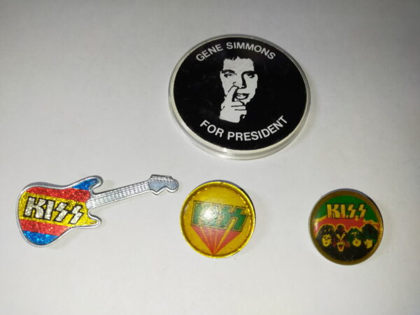 KISS Set of Pins & Buttons (4)