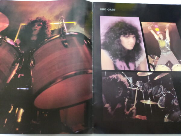 KISS Tourbook / Program World Tour 1983-84 - Image 3