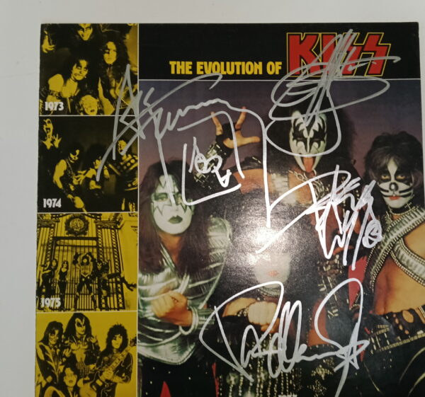 KISS Alive LP-booklet signed by all 4 - Image 2