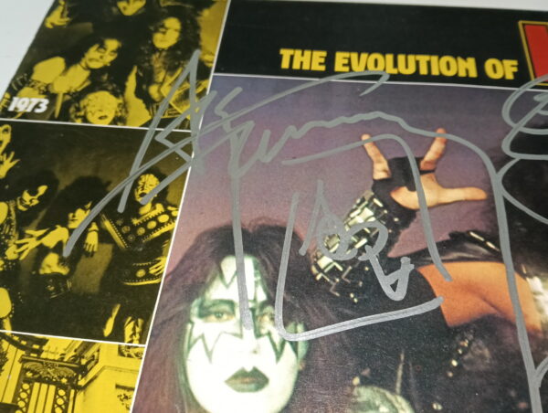 KISS Alive LP-booklet signed by all 4 - Image 3