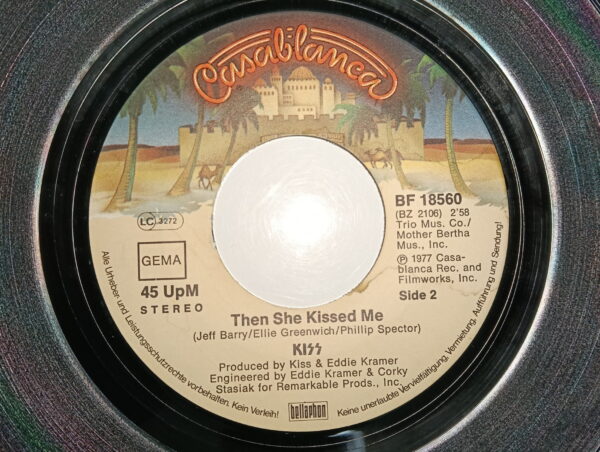 KISS 7" Single Love Gun / Then She Kissed Me (Germany) - Image 4