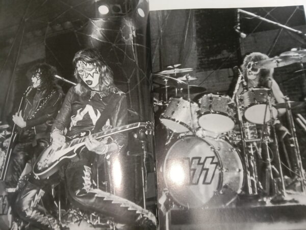KISS Special Magazine Alive! 1973-2000 (Japan) - Image 3