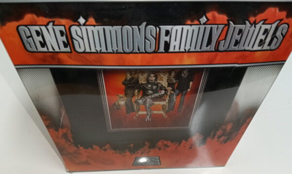 KISS DVD Gene Simmons Family Jewels Season 1, Special Edition (Box with book) - Image 2